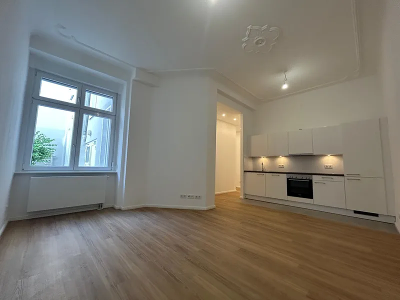 WEDDING I Renovierte 2-Zimmer Wohnung mit Einbauküche — photo 1